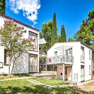 https://apartments-astra-porec.in-istria.net