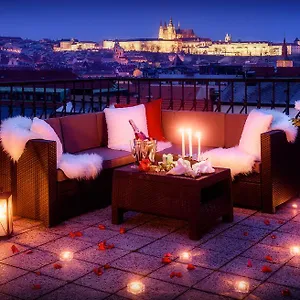 https://rooftop-apartment-with-castle-view.praguehotelsweb.com