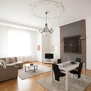 https://royal-center-apartment.inbudapesthotels.com